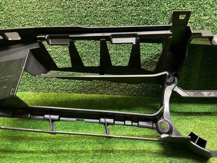 Кронштейн решетки Mercedes GLS x167 (19-24)