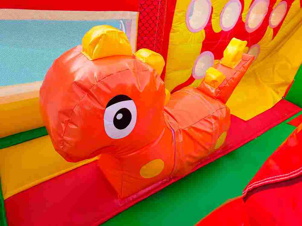 Коммерческий надувной батут «Драконы в тропиках», 8*4*5 м