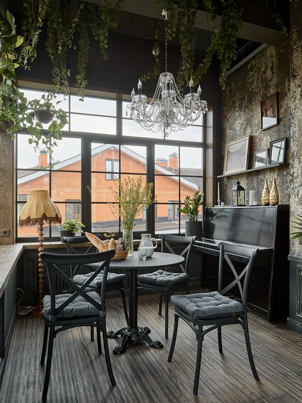 Стул Кроссбэк пластиковый черный