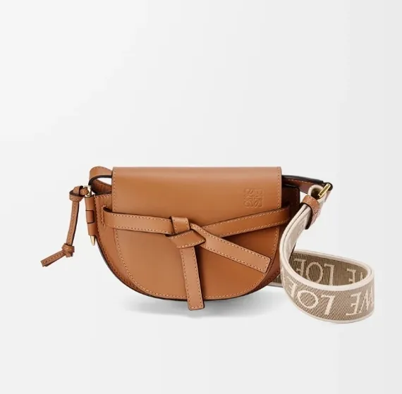 Кожаная женская сумка Loewe Gate коричневый