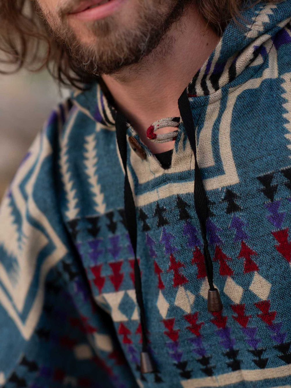 Пончо шерстяное с орнаментом