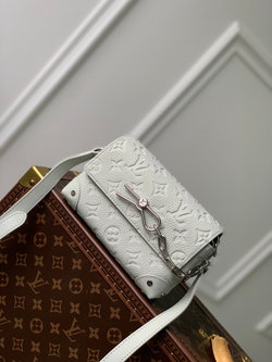 Louis Vuitton Steamer Wearable Wallet