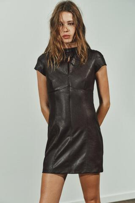 ZARA МИНИ-ПЛАТЬЕ ИЗ ИСКУССТВЕННОЙ КОЖИ, ТЕМНО-КОРИЧНЕВЫЙ