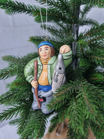 Елочная игрушка из фарфора Рыбак