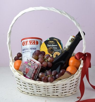 Композиция сборная с деликатесами, корпоративный подарок на новый оод