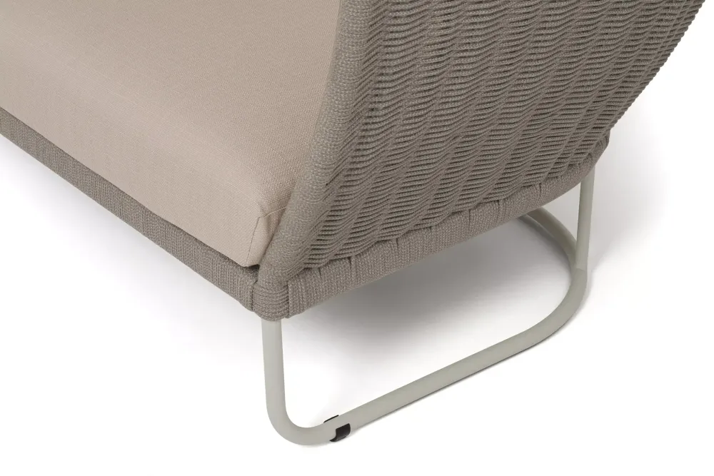 "Фиджи" диван 3-местный плетеный из роупа, каркас алюминий светло-серый (RAL7035) муар, роуп серый меланж круглый, ткань Mossle бежевая