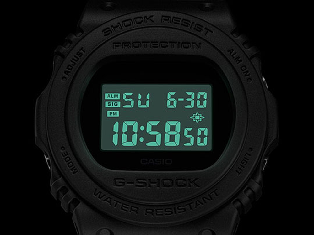 Часы Casio DW-5750E-1B