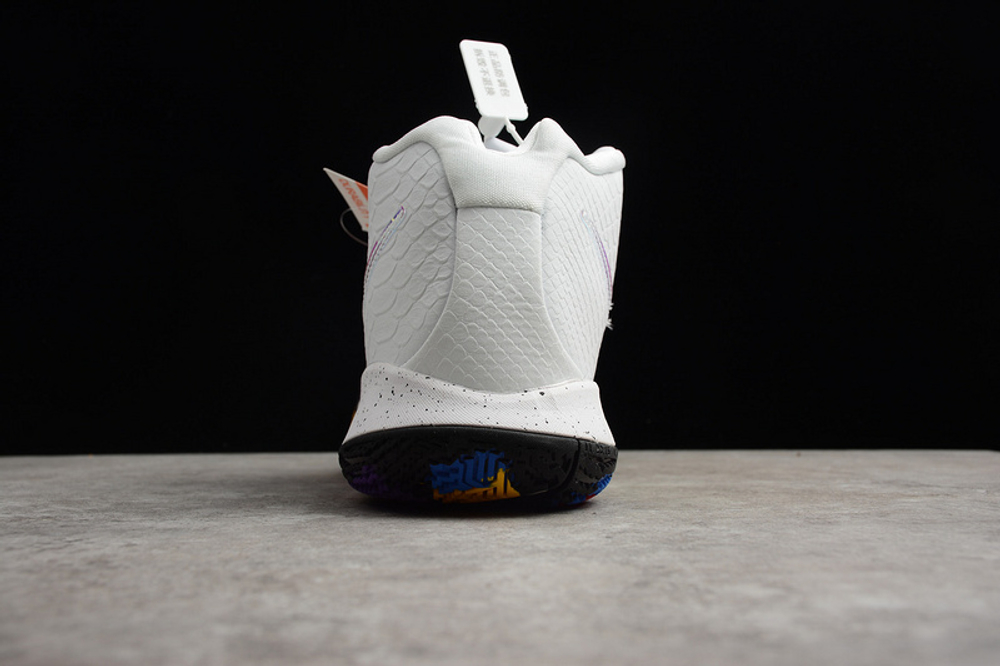 Kyrie 4 ncaa top