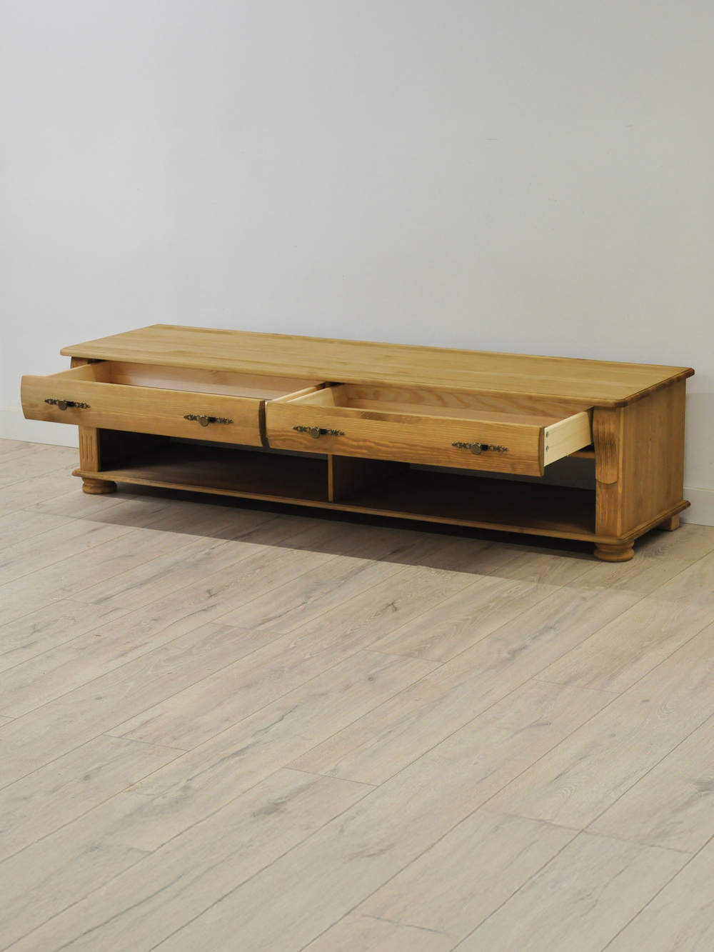 Тумба под телевизор Сюзанна, 160 см, с ящиками, бейц