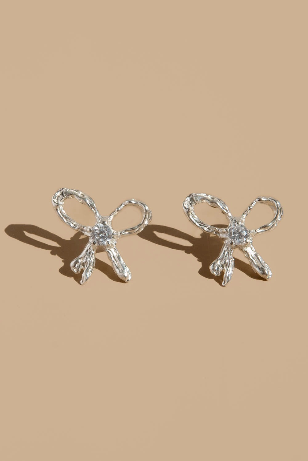 Серьги WHITE RIBBON EARRINGS