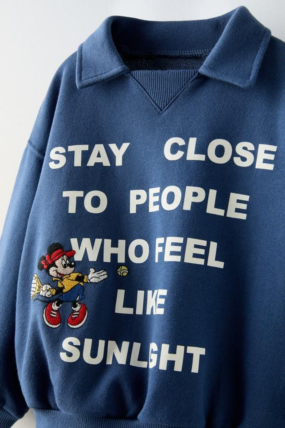 ZARA ТОЛСТОВКА С ВЫШИТОЙ НАДПИСЬЮ MINNIE MOUSE © DISNEY, СИНИЙ
