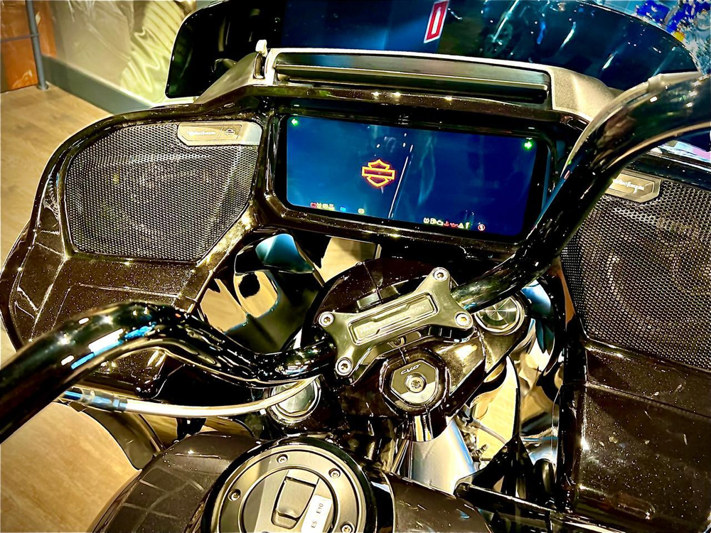 Harley-Davidson CVO Road Glide 121 (Raven Fade) 2025