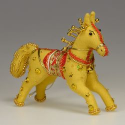 Бисерная ёлочная игрушка Лошадка