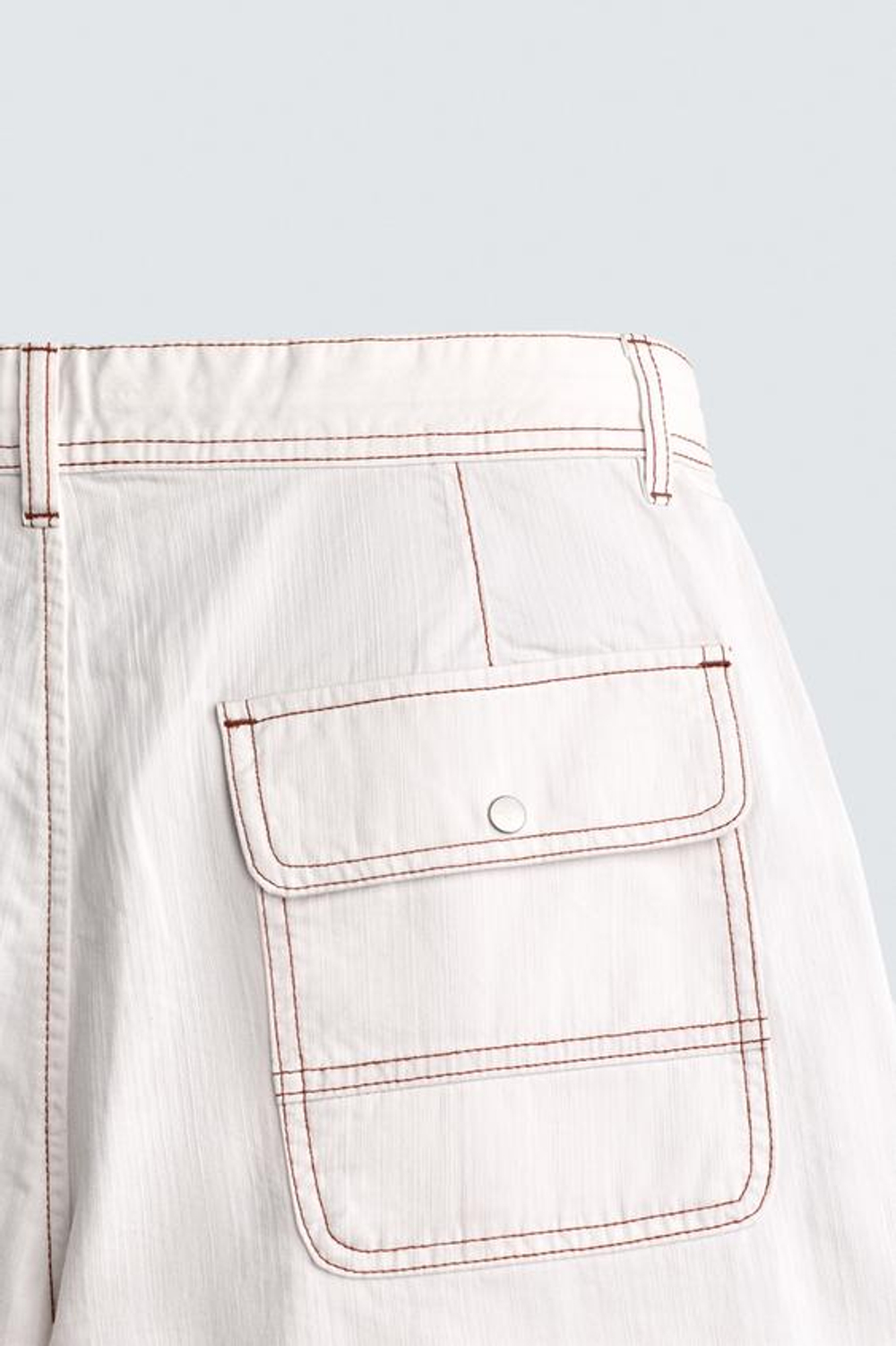 ZARA ШОРТЫ RELAXED FIT С КОНТРАСТНОЙ ОТСТРОЧКОЙ, ЖЕЛТОВАТО-БЕЛЫЙ