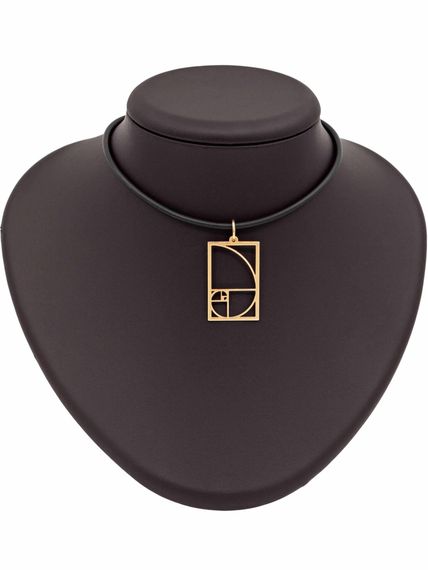 Фото подвески золотое сечение в квадратном контуре из серебра с позолотой на постаменте