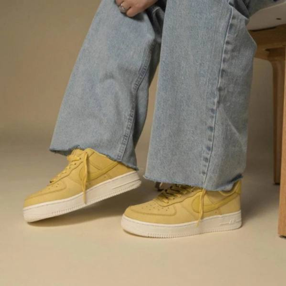 Nike Wmns Air Force 1 '07 Prm GOLD