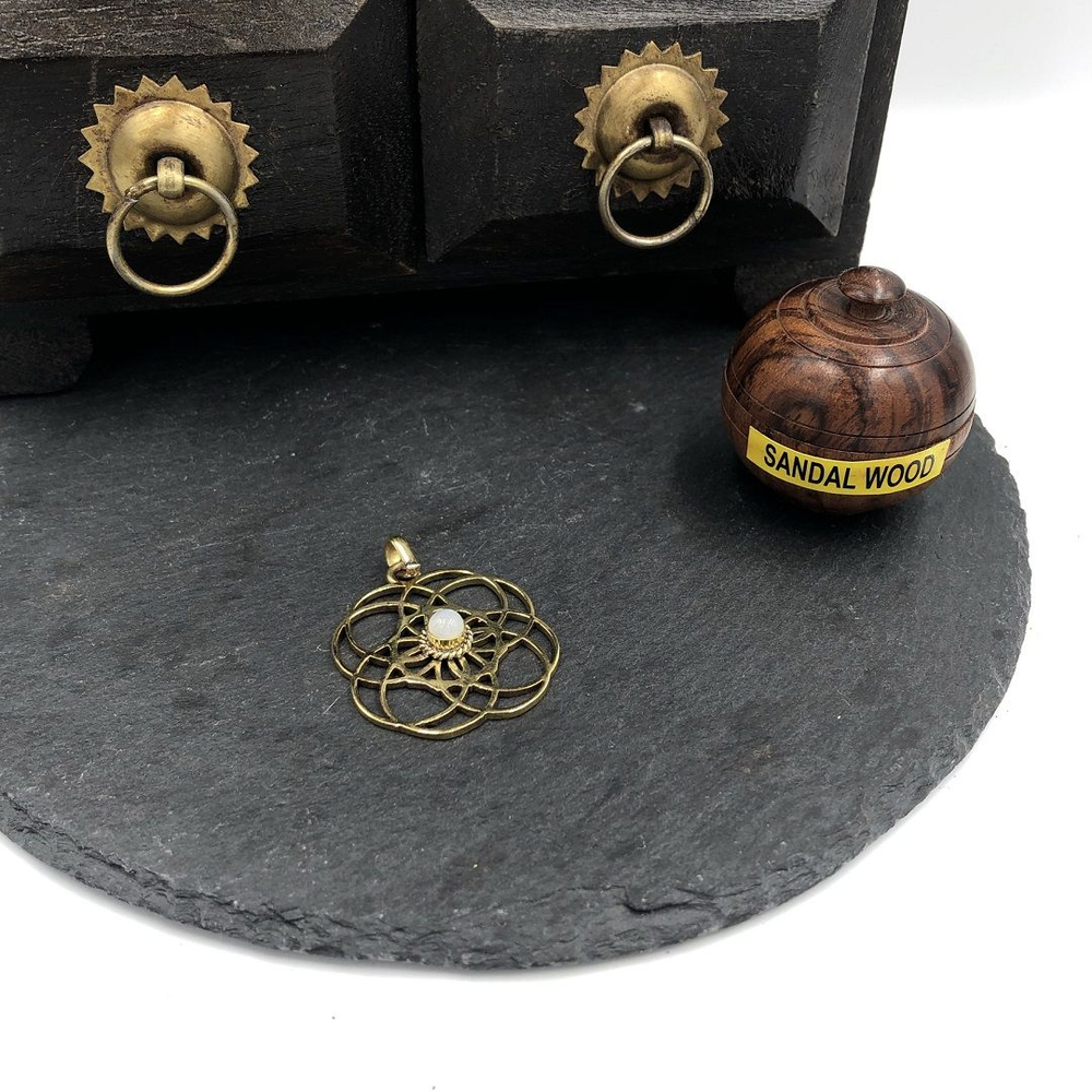 Подвеска Seed of Life лунный камень из латуни