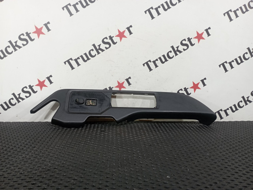 Накладка двери правая 2020г