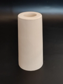 Маленькая ваза декоративная из гипса для сухоцветов