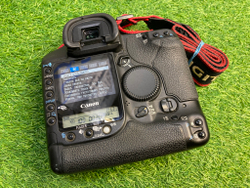 Canon EOS 1D Mark II (156.000 кадров)