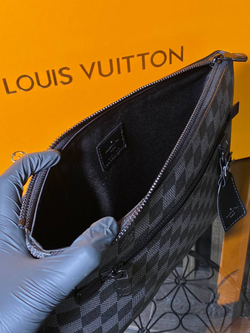 Сумка-мессенджер Louis Vuitton