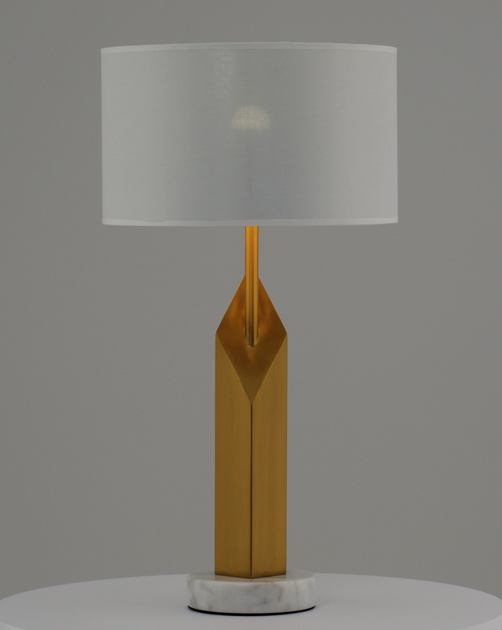 Лампа настольная Moderli V11148-1T Delicacy