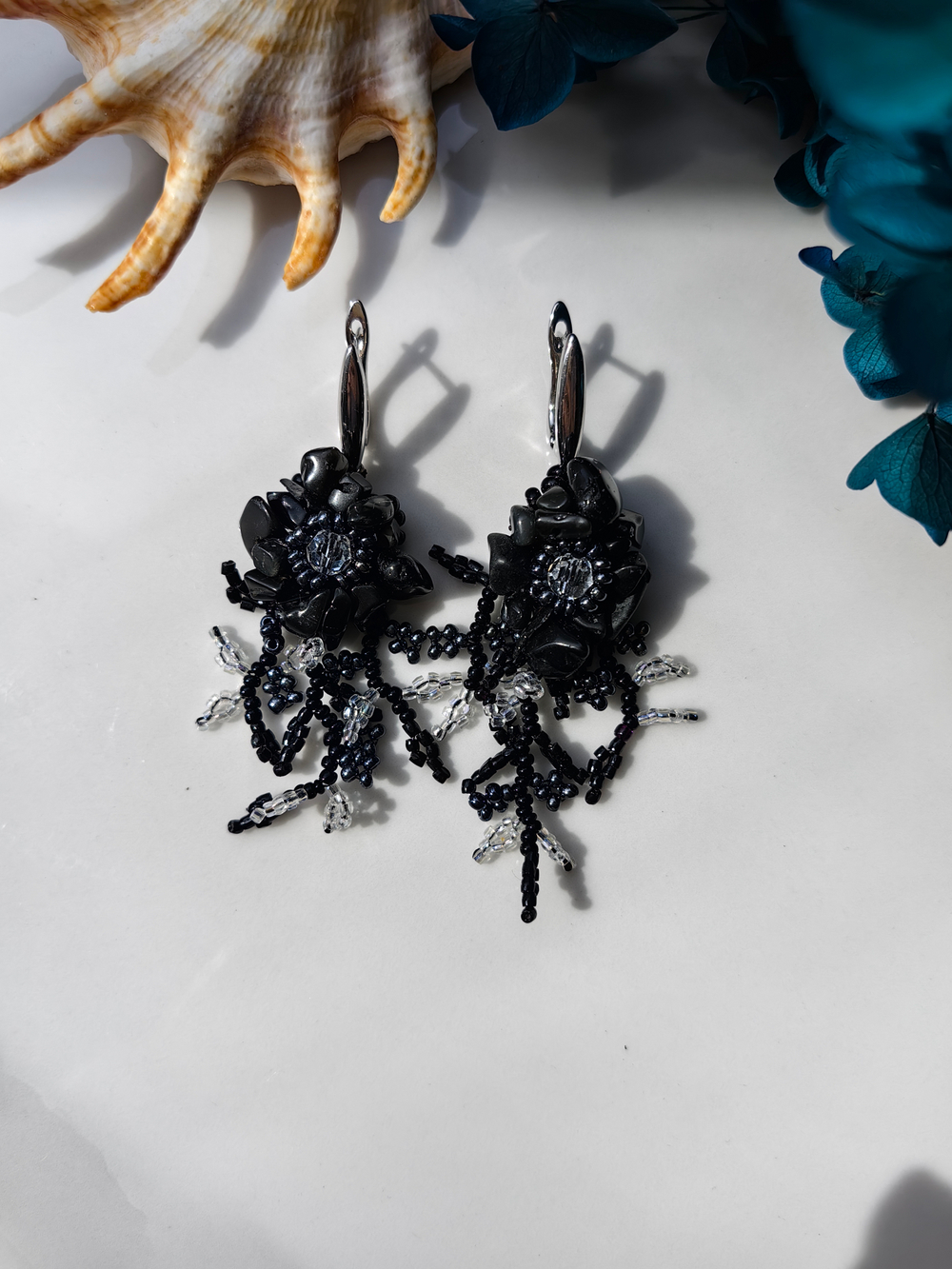 Серьги "Цветы" ручной работы из бисера с камнем камнем агат и кристаллами Swarovski