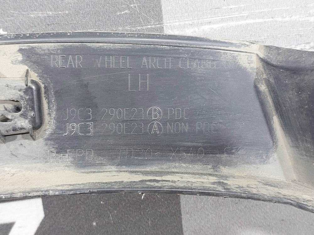 Накладка крыла заднего левого Jaguar E-Pace 17-нв Б/У Оригинал J9C3290E23B
