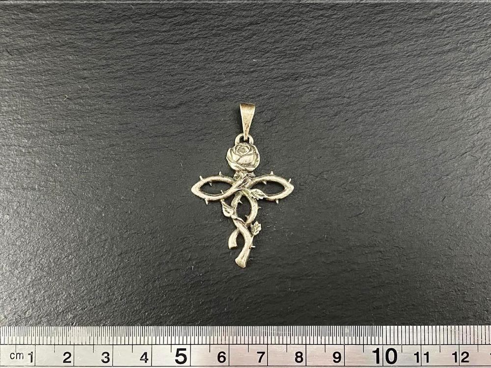 Подвеска "Под розой сказано"