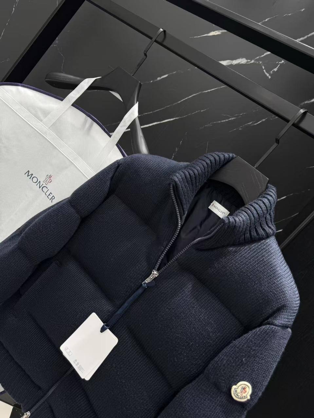 Пуховик Moncler