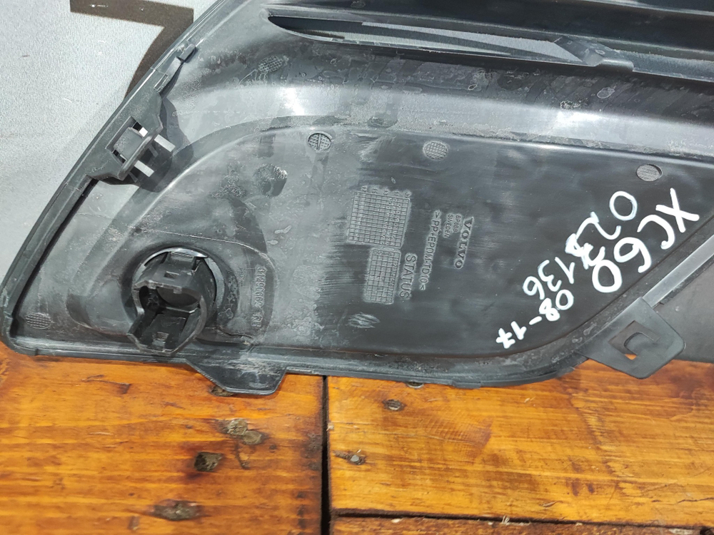 Решетка переднего бампера правая Volvo XC60 1 08-13 Б/У Оригинал 31290662