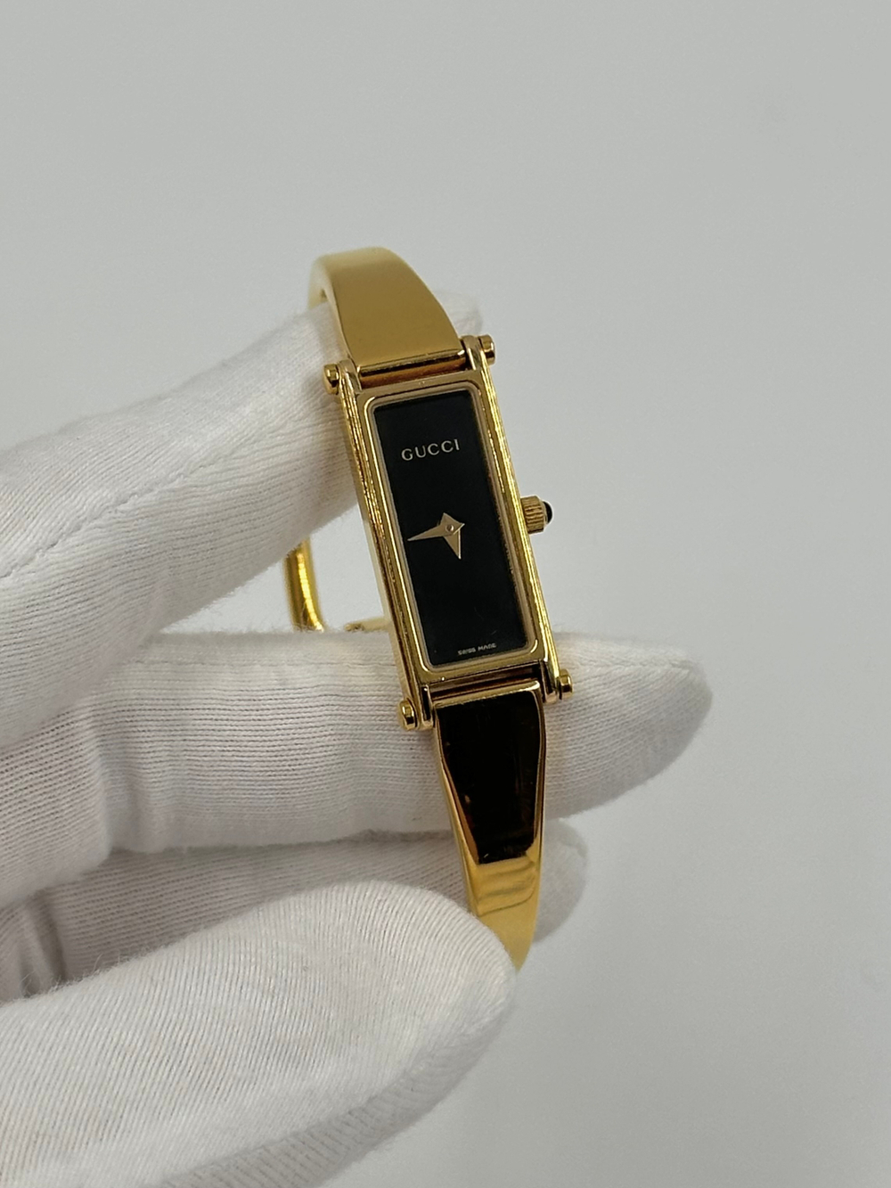 Часы GUCCI 1500 L