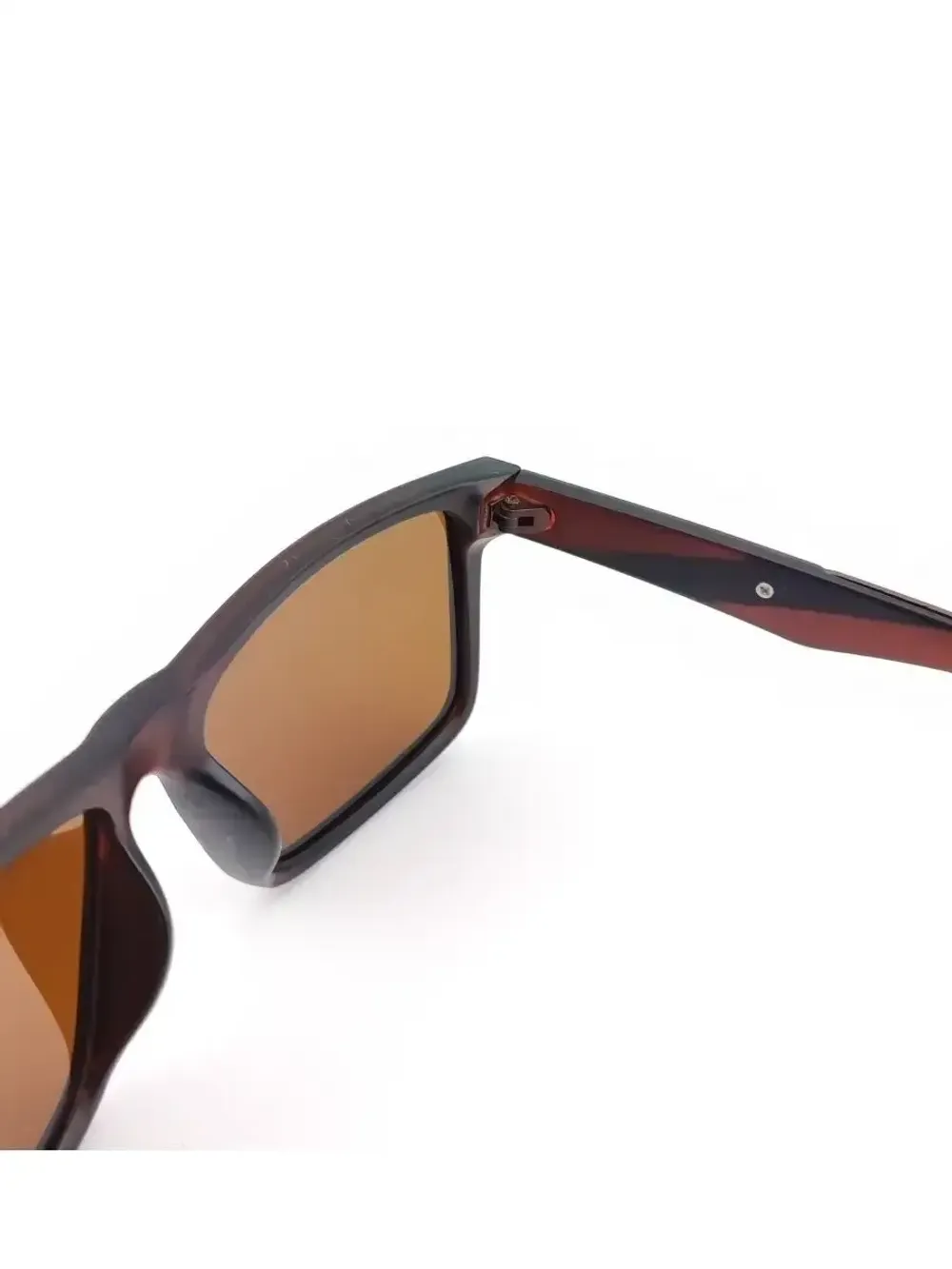 Солнцезащитные очки с поляризацией