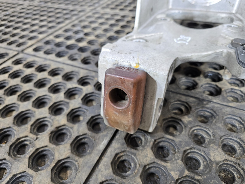 Кронштейн кабины передний левый 2020г.