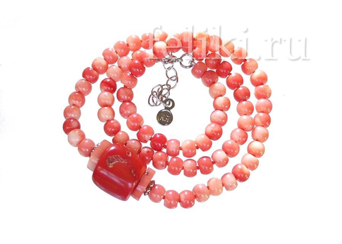 Нежные бусы из коралла