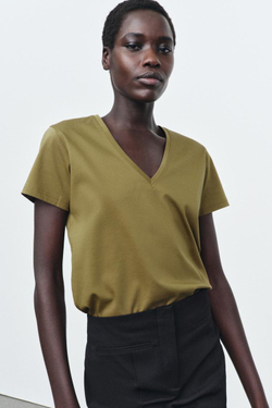 ZARA ФУТБОЛКА INTERLOCK С V-ОБРАЗНЫМ ВЫРЕЗОМ, ХАКИ