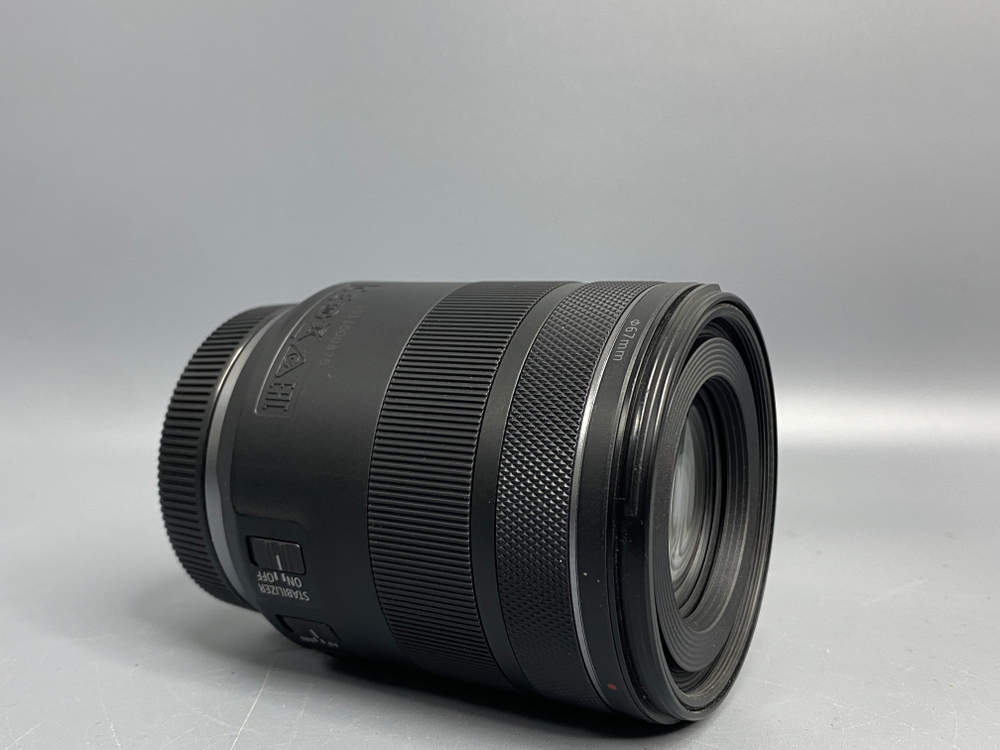 Canon RF 85mm F2 Macro IS STM