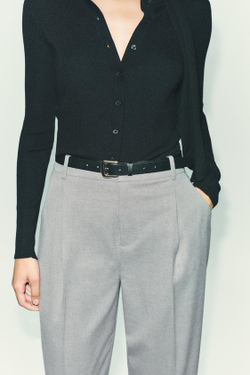 ZARA БРЮКИ С ЗАЩИПАМИ И РЕМНЕМ, СВЕТЛО-СЕРЫЙ