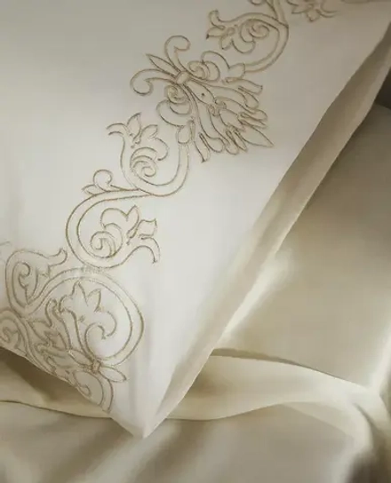ZARA HOME НАВОЛОЧКА С ВЫШИВКОЙ, ЖЕЛТОВАТО-БЕЛЫЙ