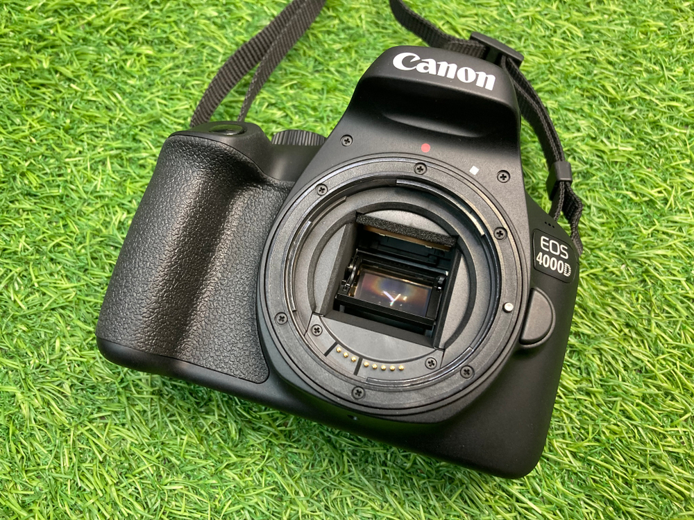 Canon EOS 4000D Kit 18-55mm 3.5-5.6 III 300 кадров