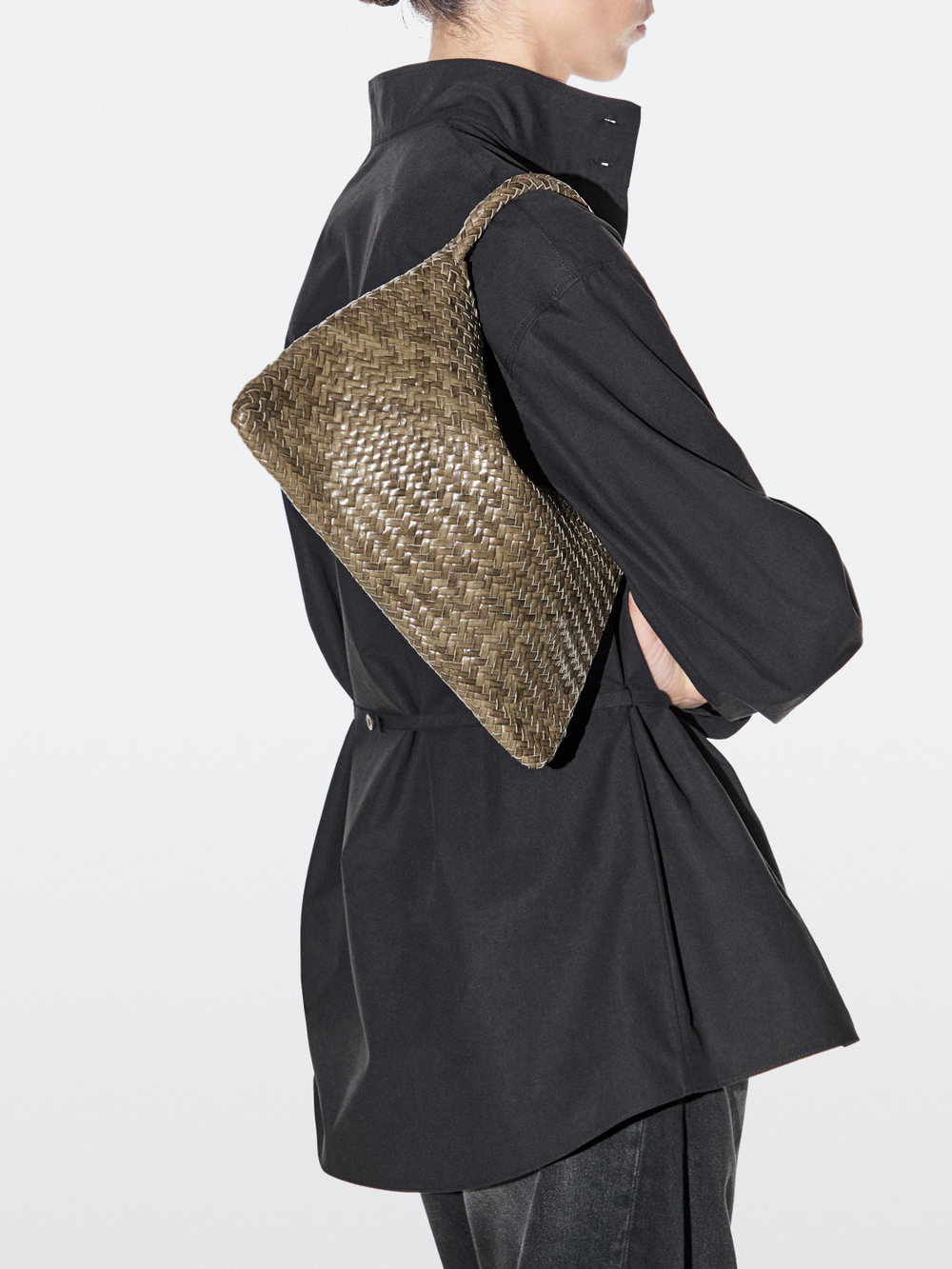 Massimo Dutti Маленькая плетеная кожаная сумка через плечо, хаки