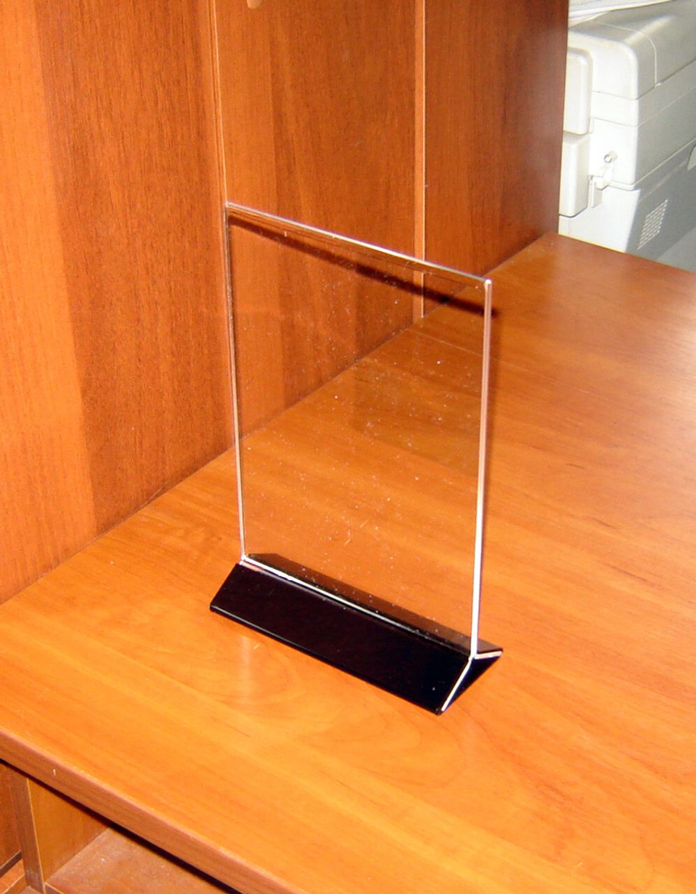 Менюхолдер тейбл тент А5 вертикальный с черным основанием