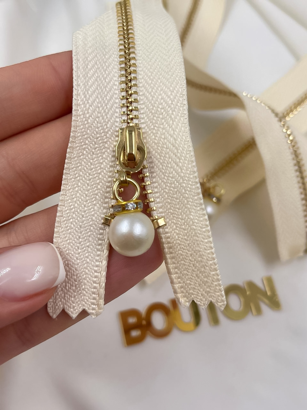 Молния светло-бежевая золото жемчуг