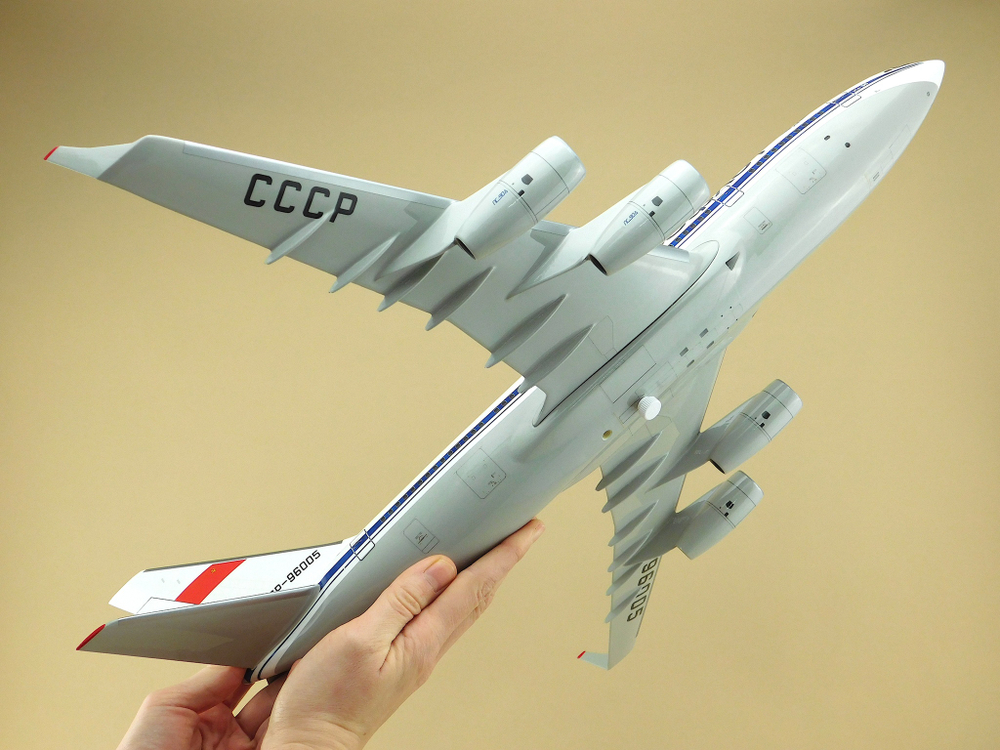 Модель самолета Ил-96-300 (М1:100, Аэрофлот СССР-96005)