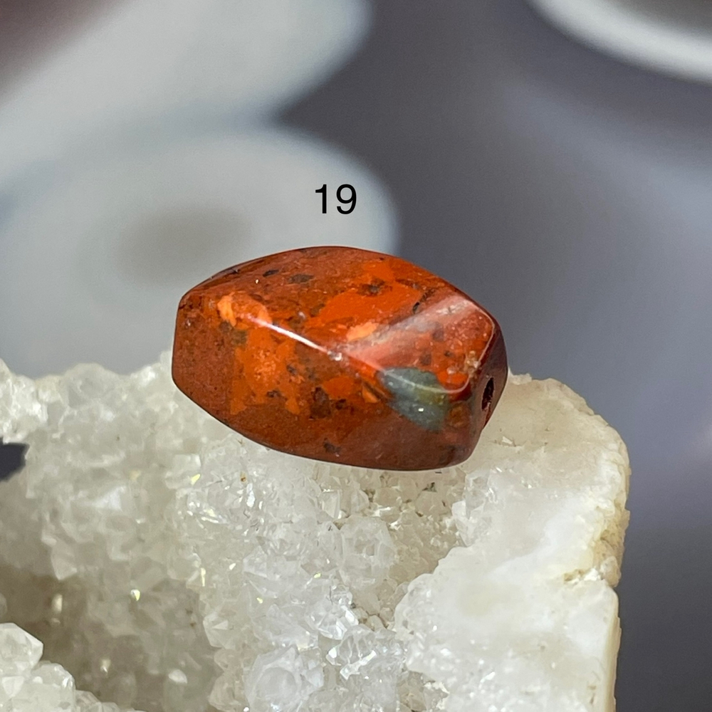 58319 Яшма брекчиевая Бусина 9*16 витая-62