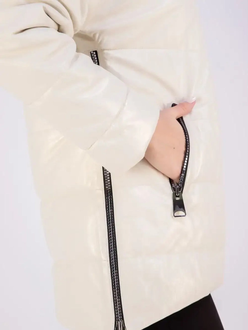 Куртка женская кожаная утепленная с капюшоном