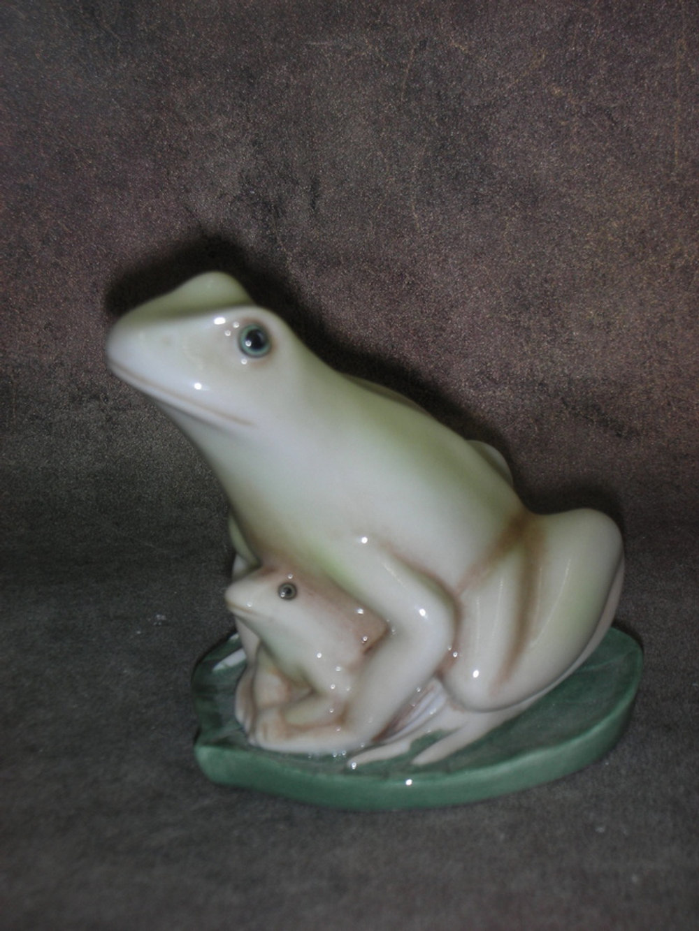 Статуэтка. Фарфор. Лягушка и малыш. Royal Worcester. Англия