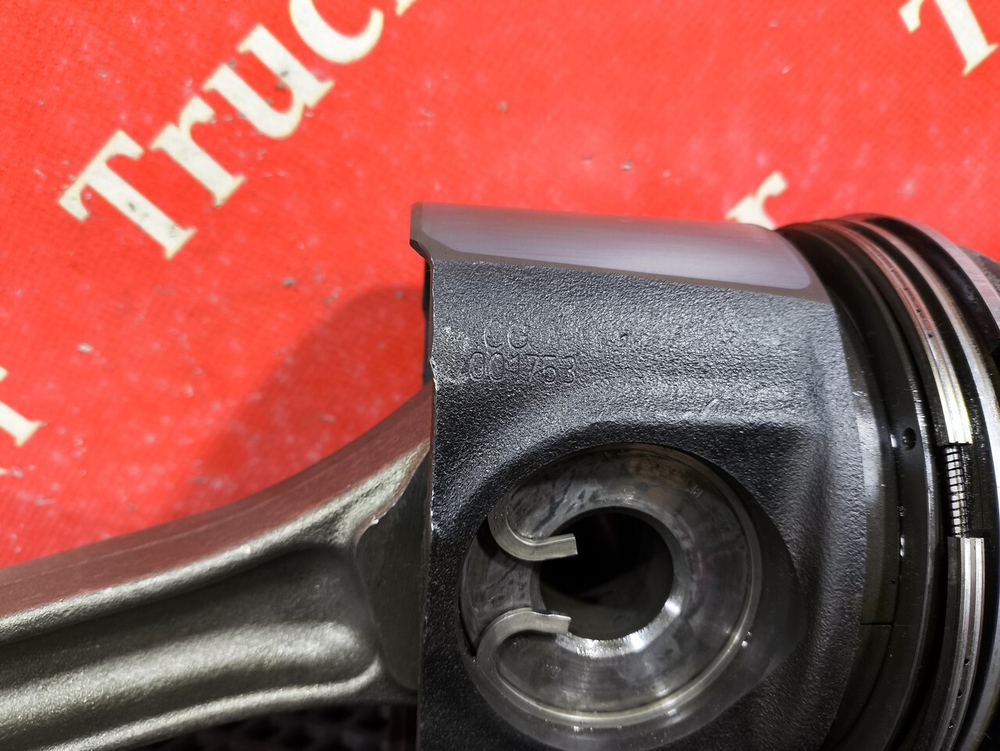 Поршень с шатуном