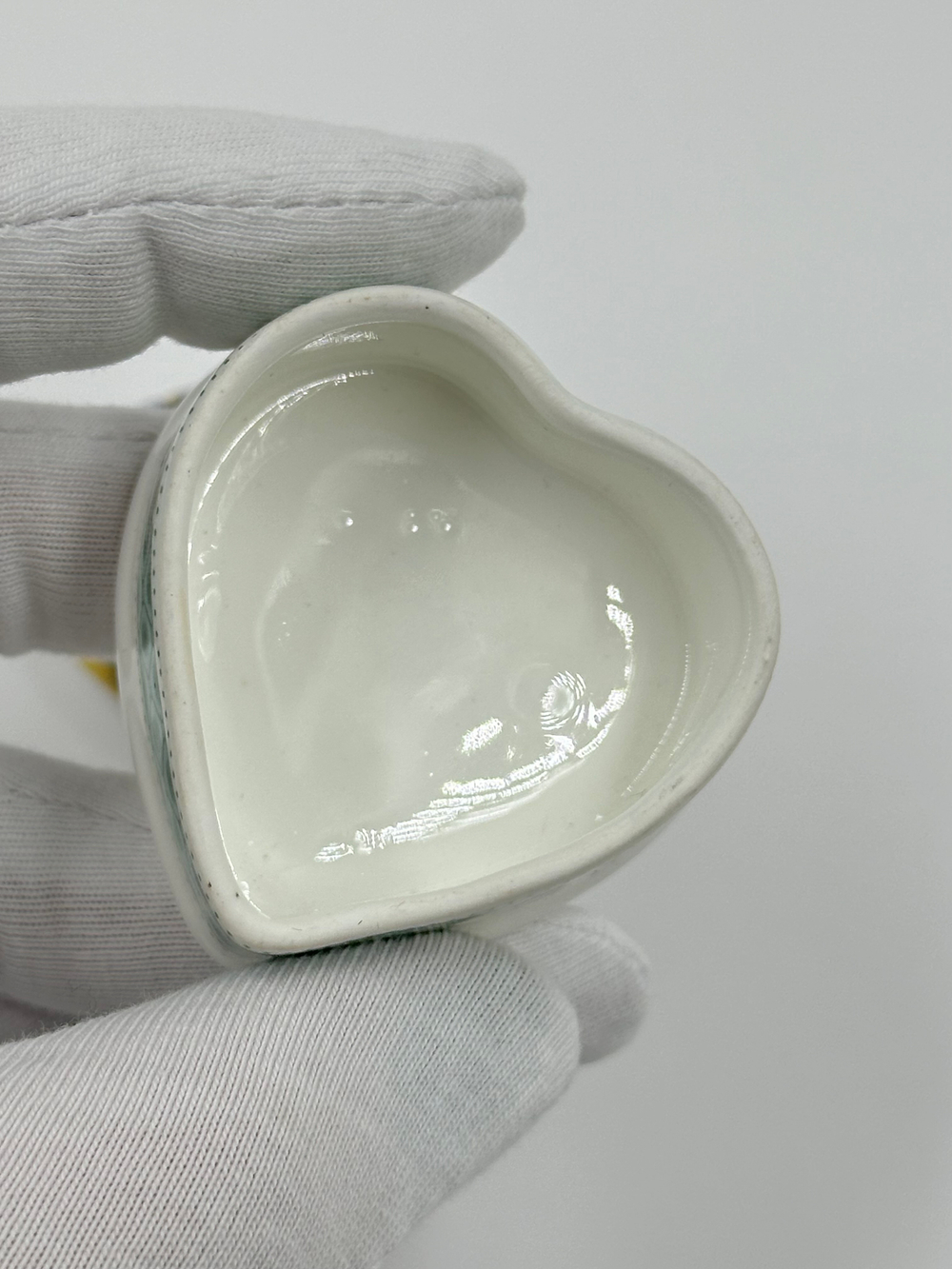 Миниатюрная шкатулка в виде сердца