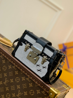 Louis Vuitton Petite Malle